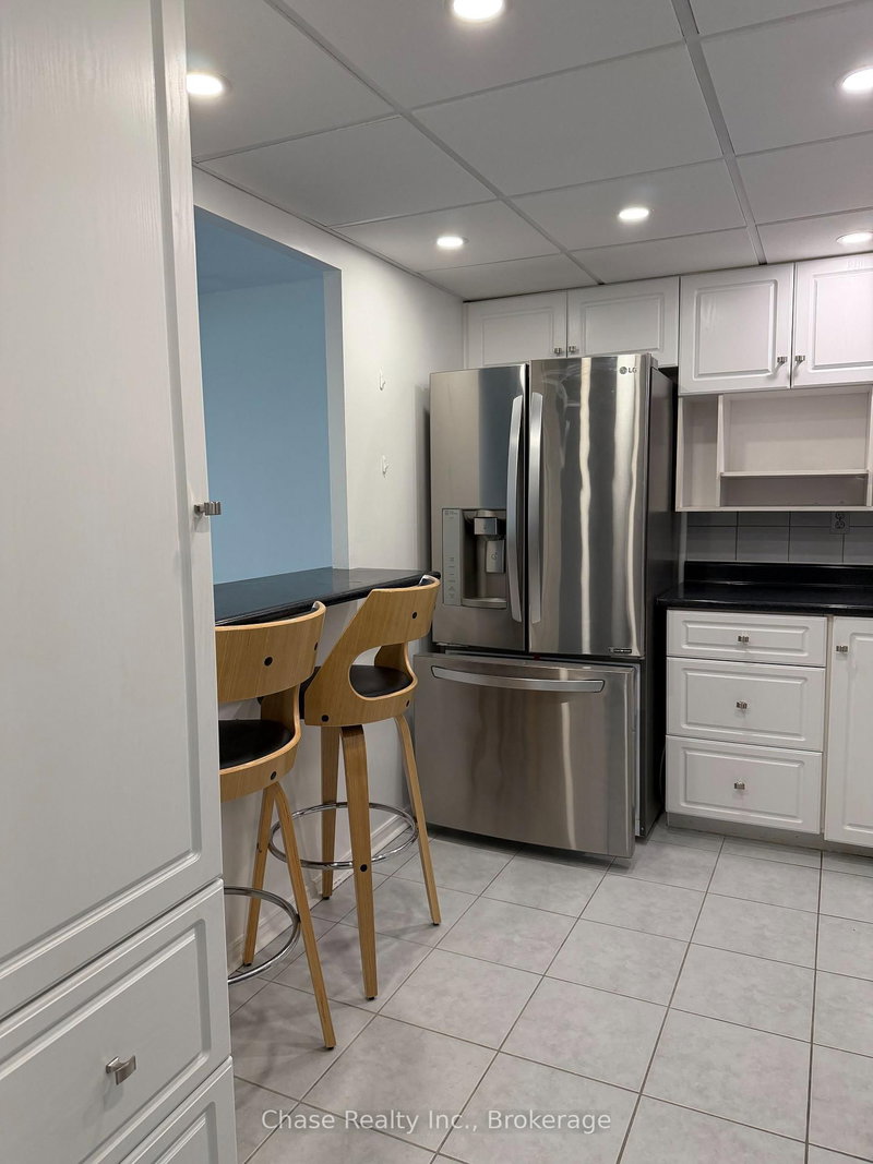 601 - 20 Speers Rd, Oakville, L6K 3R5 | Image 2