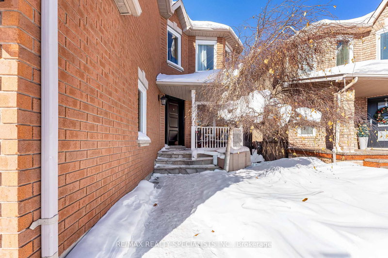 7 Banington Cres, Brampton, L7A 1G4 | Image 2