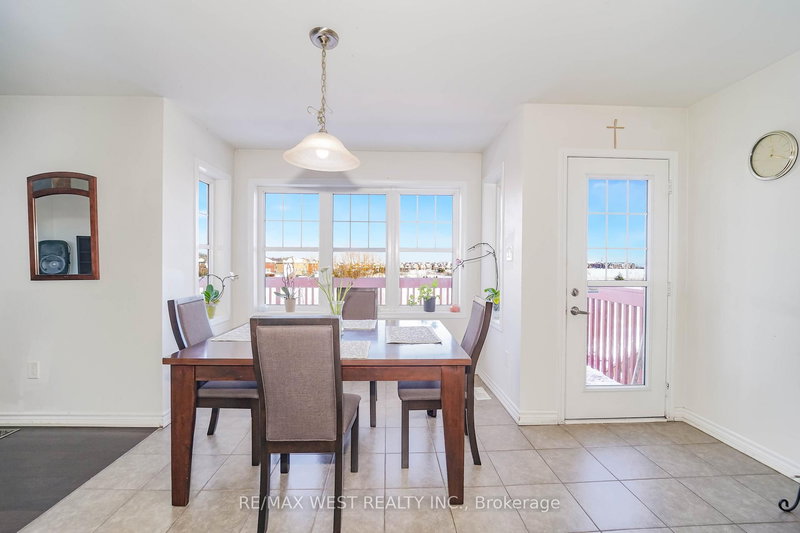 110 Tysonville Circ, Brampton, L7A 0B5 | Image 3