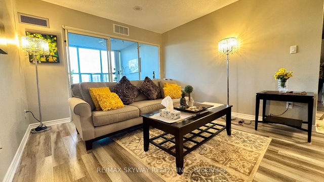 909 - 30 Malta Avenue