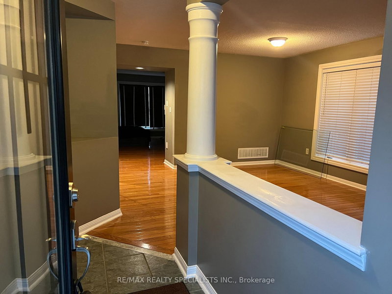 55 Thorpe Cres, Brampton, L7A 1P8 | Image 2