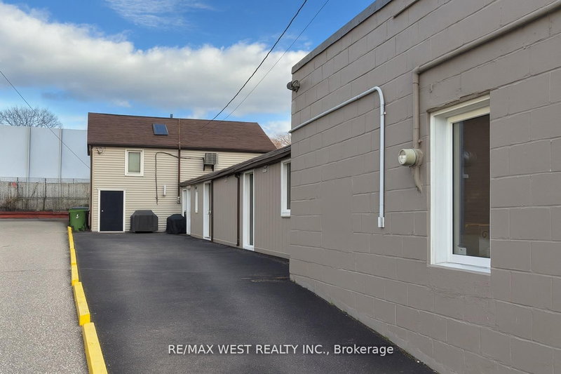 33 South Station St, Toronto, M9N 2B2 | Image 2