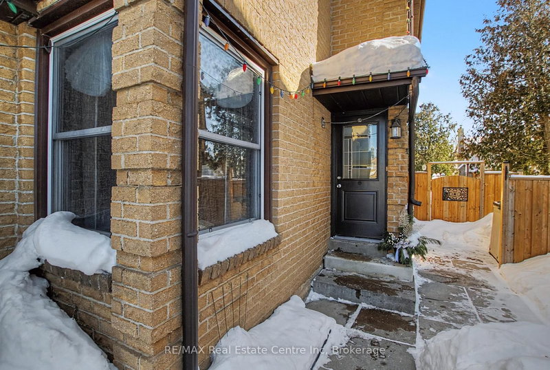 912 Laurier Ave, Milton, L9T 4H6 | Image 3