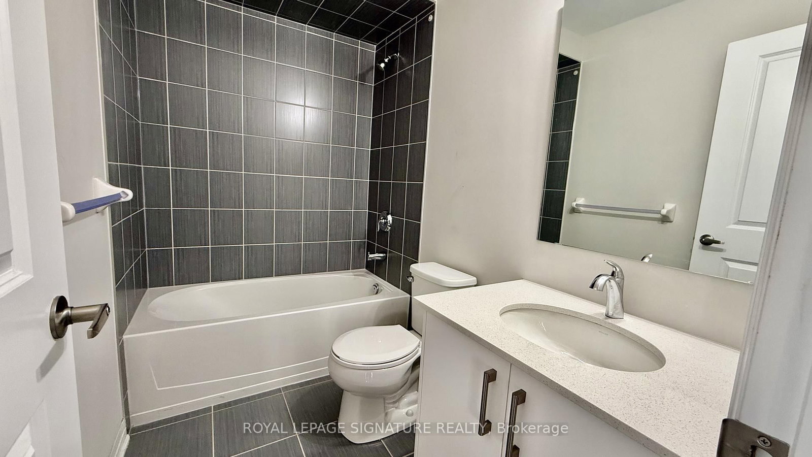 Townhouse for lease at 755 Elsley Court, Milton, Ontario, L9T 9J6 - Beaty - MLS: W12753636