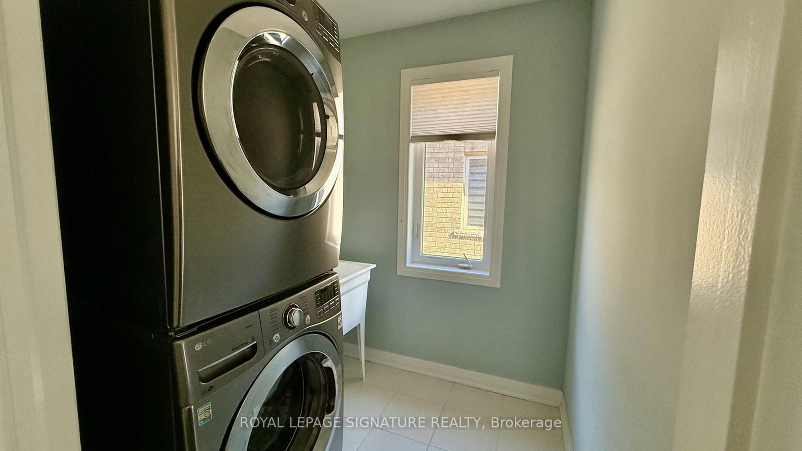 Townhouse for lease at 755 Elsley Court, Milton, Ontario, L9T 9J6 - Beaty - MLS: W12753636