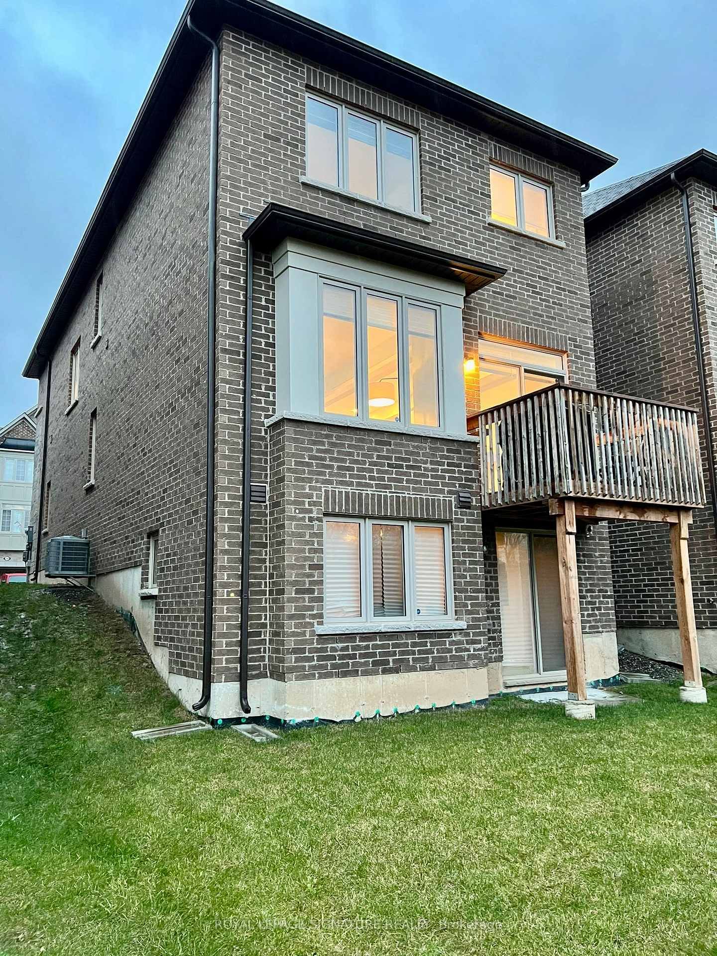 Townhouse for lease at 755 Elsley Court, Milton, Ontario, L9T 9J6 - Beaty - MLS: W12753636