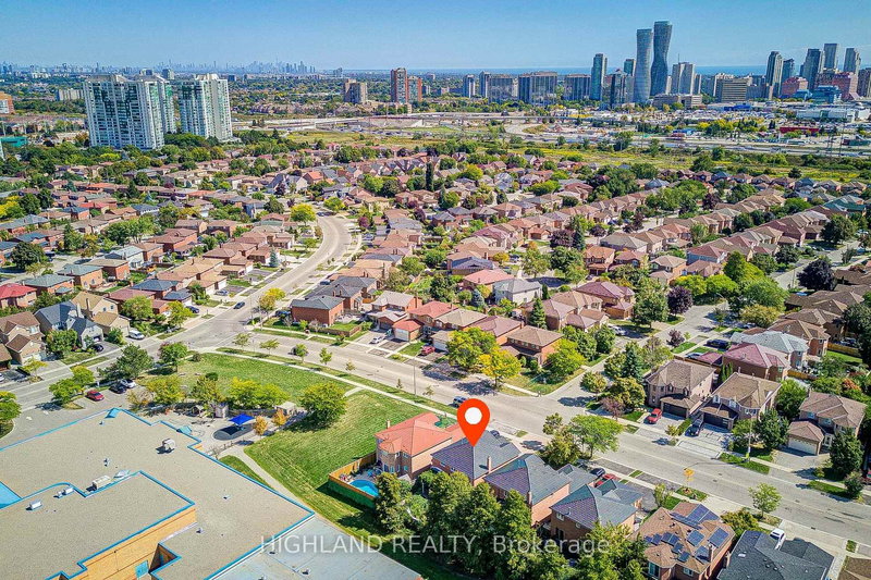 257 Huntington Ridge Dr, Mississauga, L5R 1S3 | Image 2