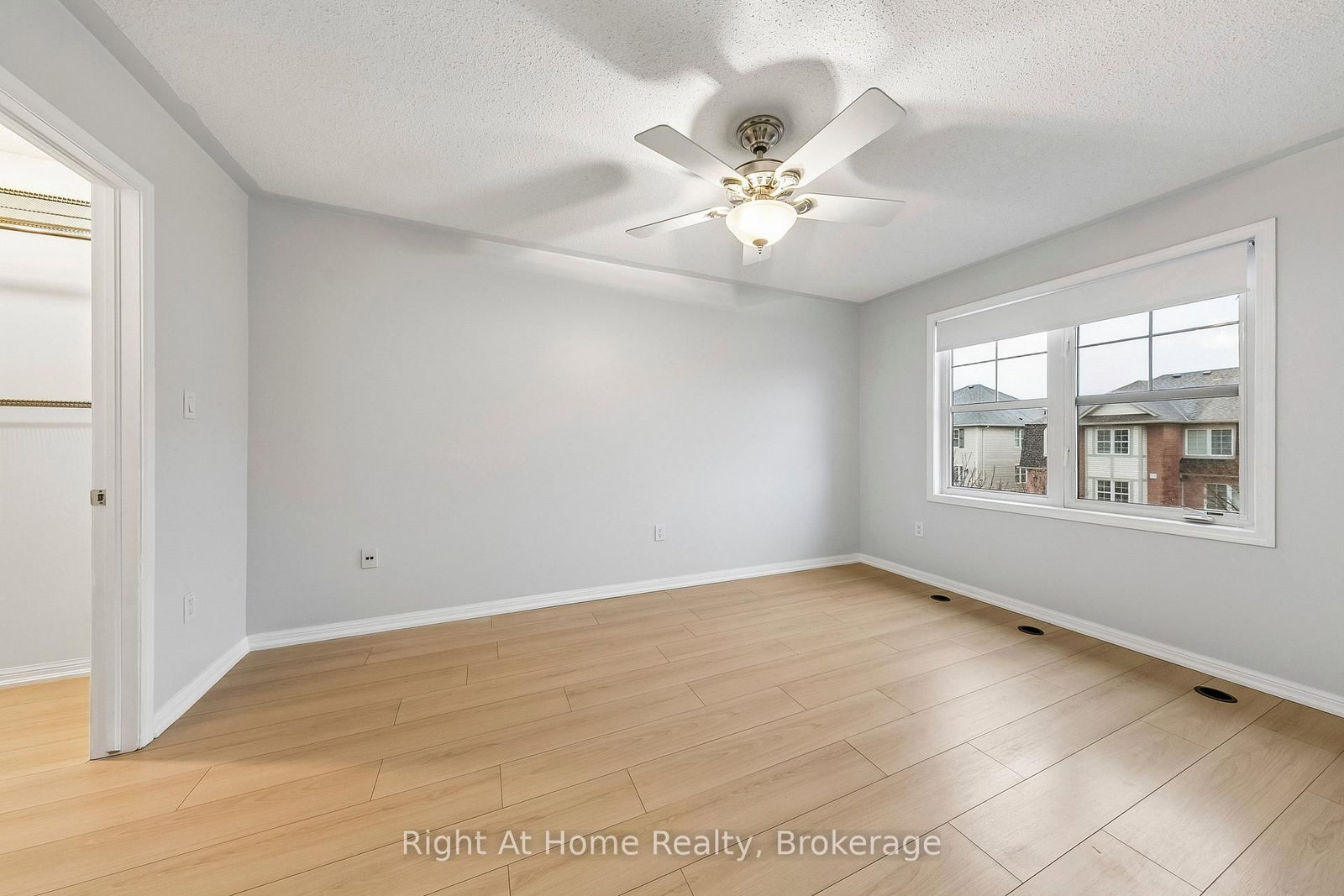 Townhouse for sale at 650 Frank Place, Milton, Ontario, L9T 0P8 - Harrison - MLS: W12754344