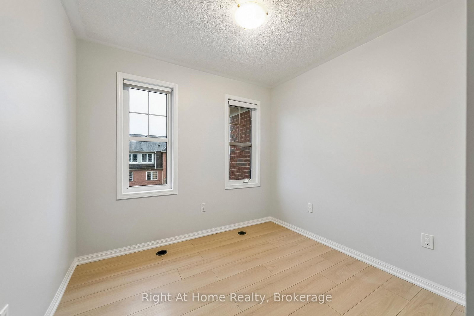 Townhouse for sale at 650 Frank Place, Milton, Ontario, L9T 0P8 - Harrison - MLS: W12754344