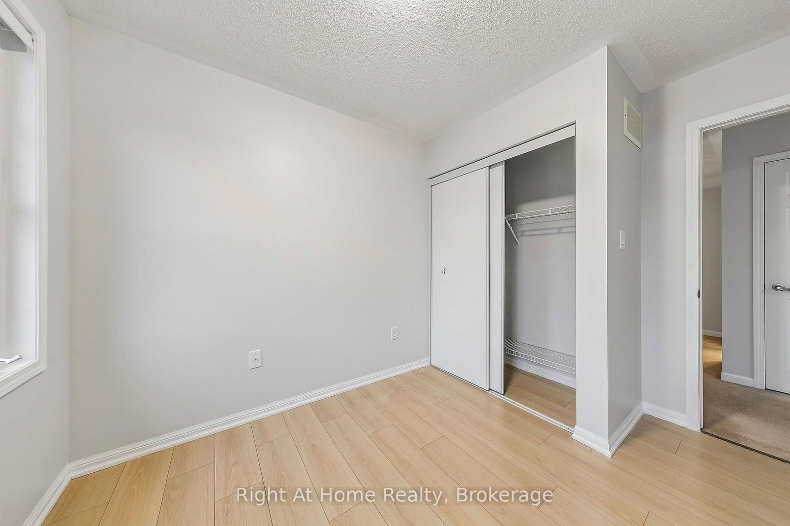 Townhouse for sale at 650 Frank Place, Milton, Ontario, L9T 0P8 - Harrison - MLS: W12754344