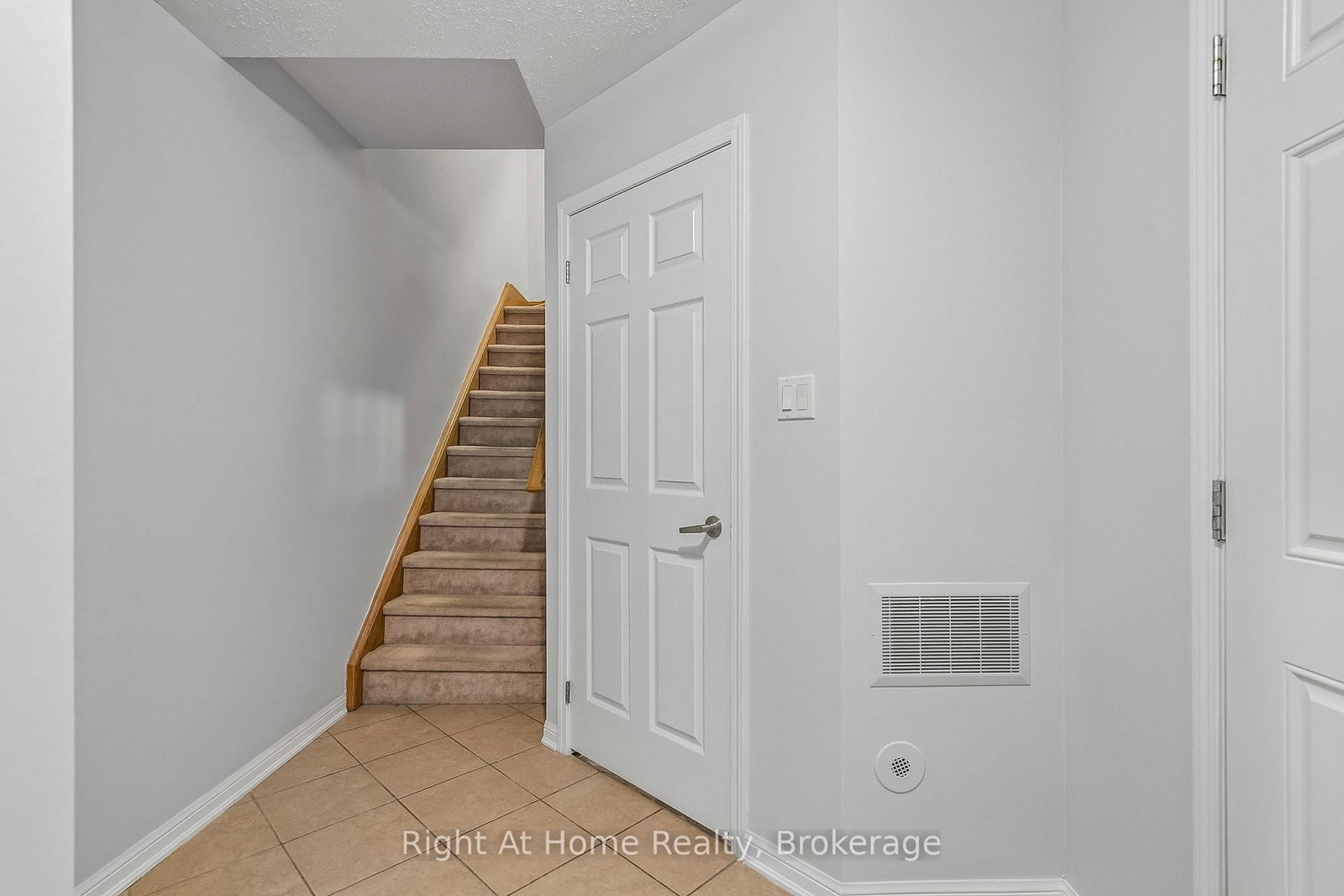 Townhouse for sale at 650 Frank Place, Milton, Ontario, L9T 0P8 - Harrison - MLS: W12754344