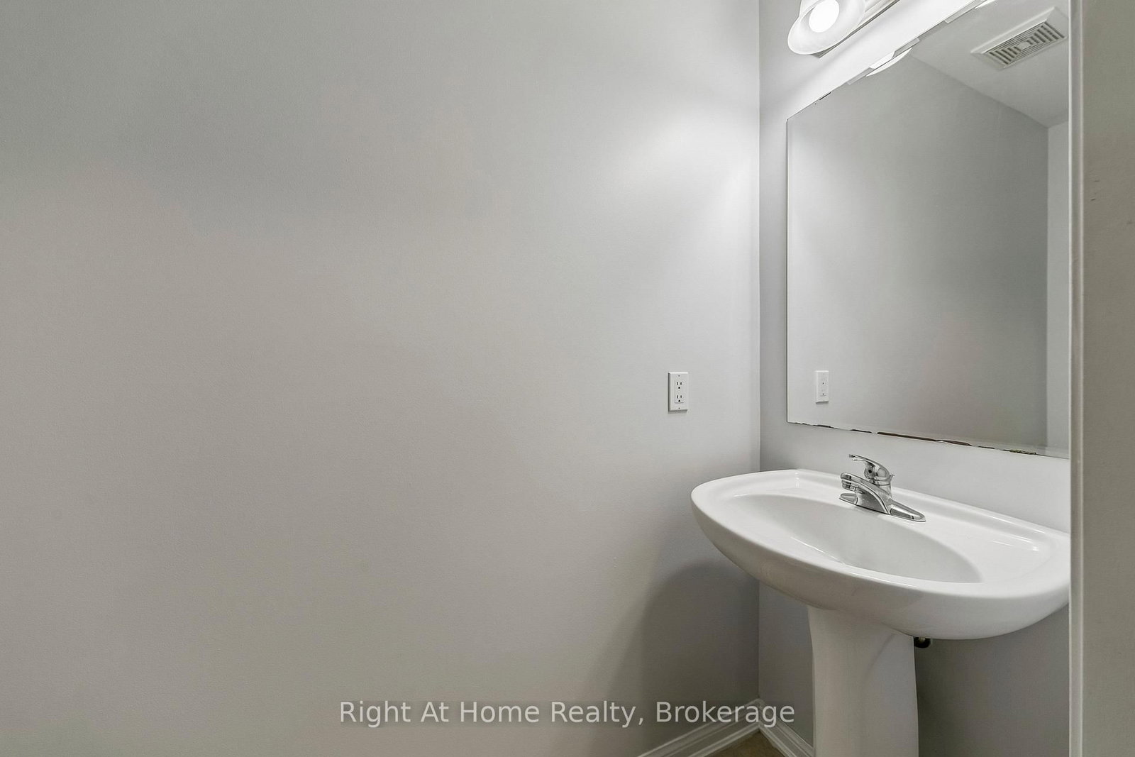 Townhouse for sale at 650 Frank Place, Milton, Ontario, L9T 0P8 - Harrison - MLS: W12754344