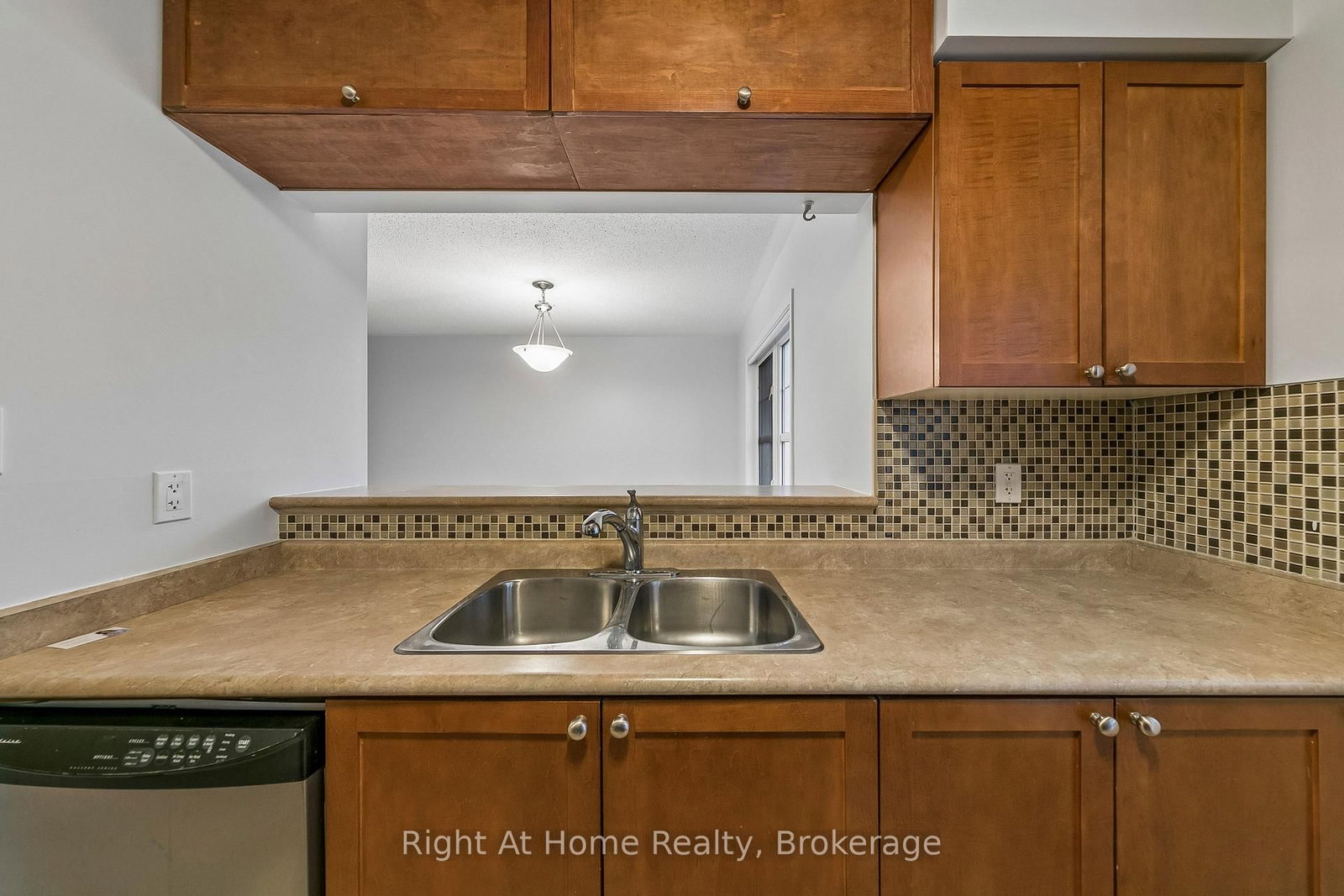 Townhouse for sale at 650 Frank Place, Milton, Ontario, L9T 0P8 - Harrison - MLS: W12754344