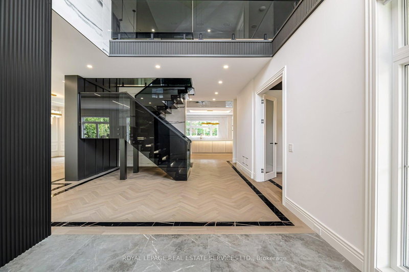 2014 Lakeshore Rd W, Oakville, L6L 1G7 | Image 3