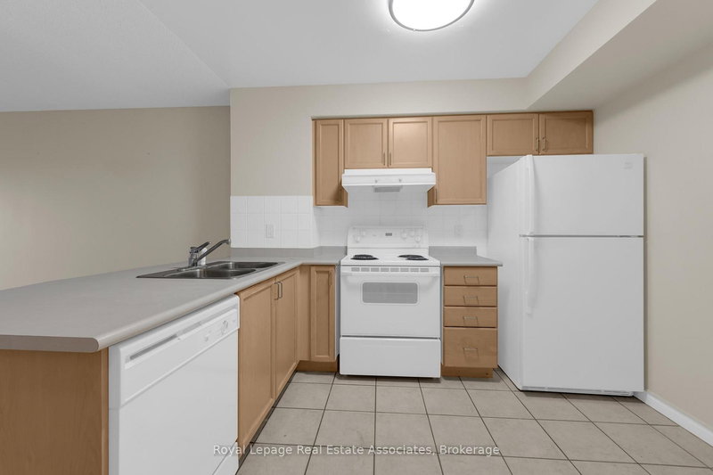 622 - 25 Kingsbridge Garden Circ, Mississauga, L5R 4B1 | Image 3