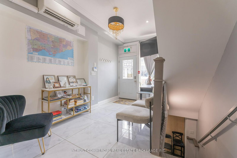 2544 Eglinton Ave W, Toronto, M6M 1T1 | Image 2