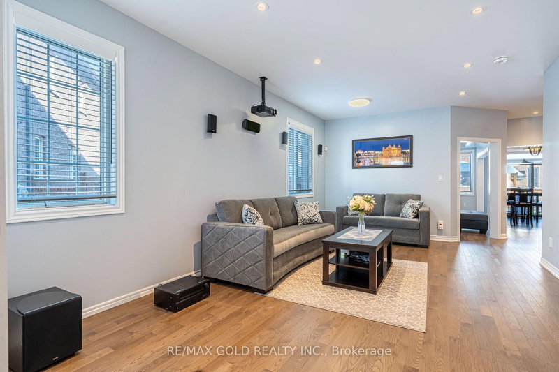 10 Spokanne St, Brampton, L6R 4A2 | Image 3