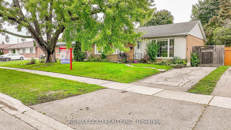 41 Aberdeen Cres, Brampton, L6T 2P8 | Image 2
