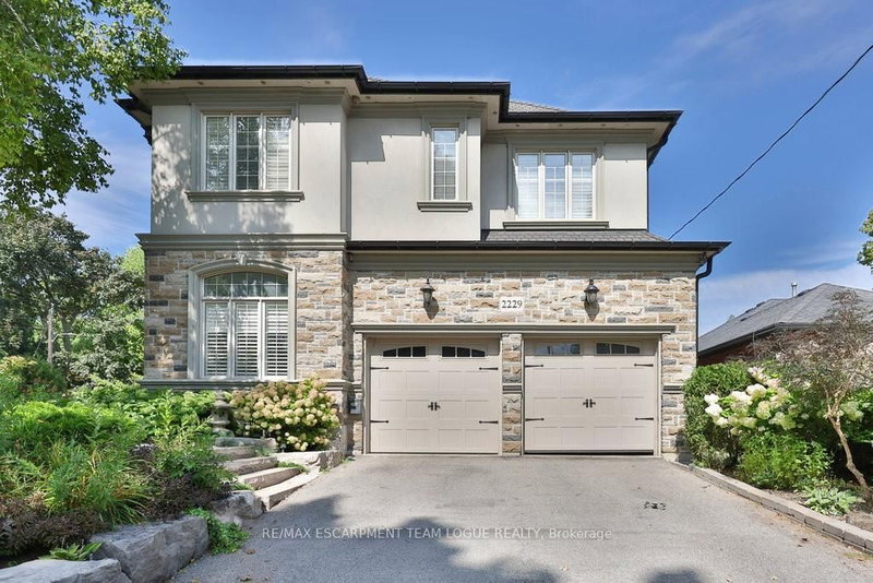 2229 Lakeshore Rd, Burlington, L7R 1B1 | Image 2