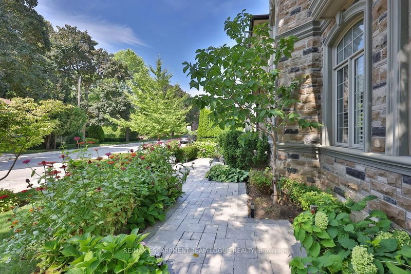 2229 Lakeshore Rd, Burlington, L7R 1B1 | Image 3