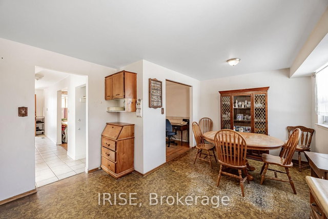 1223 Napier Crescent