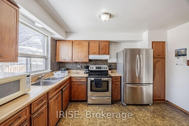 1223 Napier Crescent