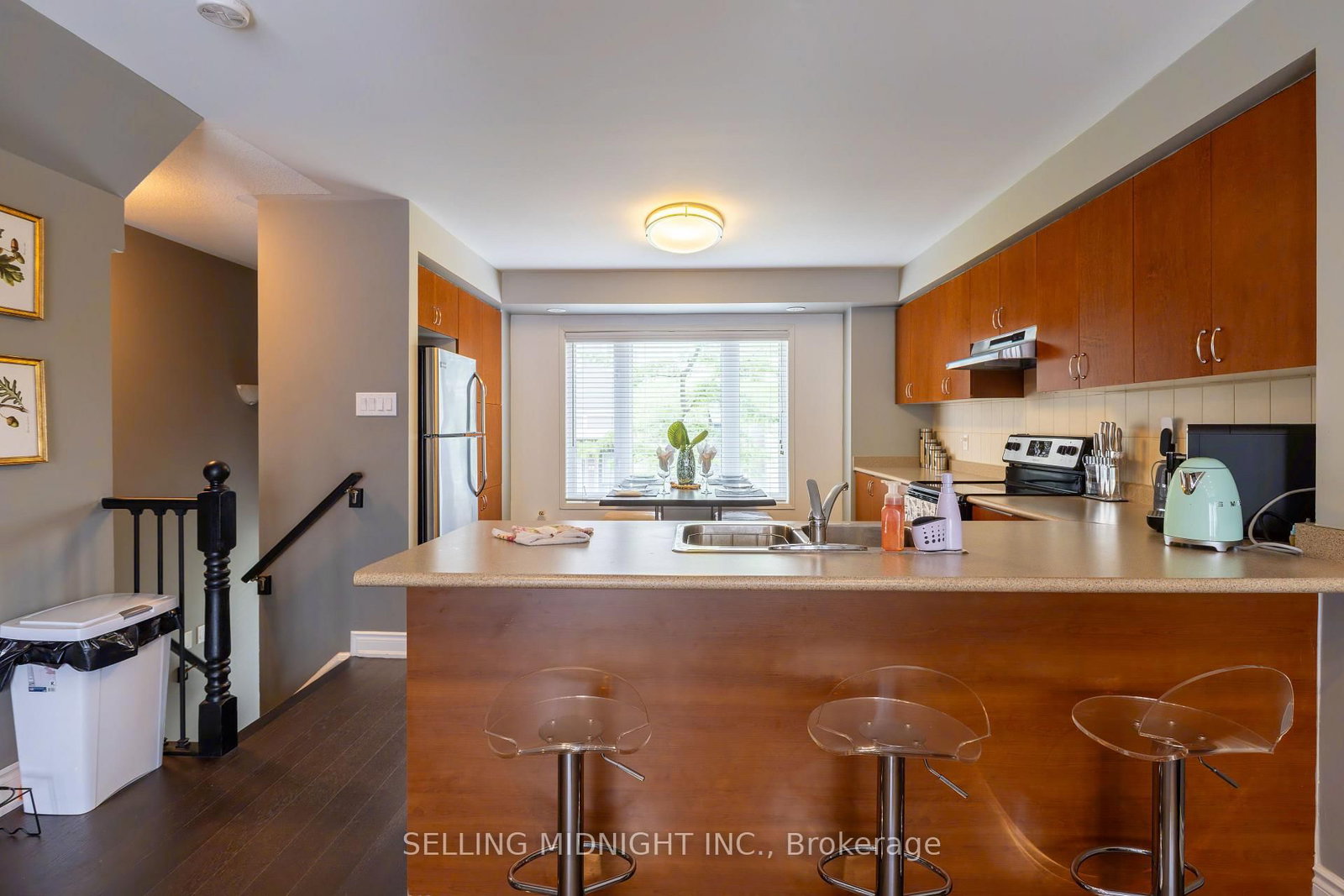 Listing Image 7