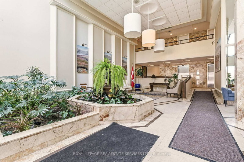 1602 - 2180 Marine Dr, Oakville, L6L 5V2 | Image 2