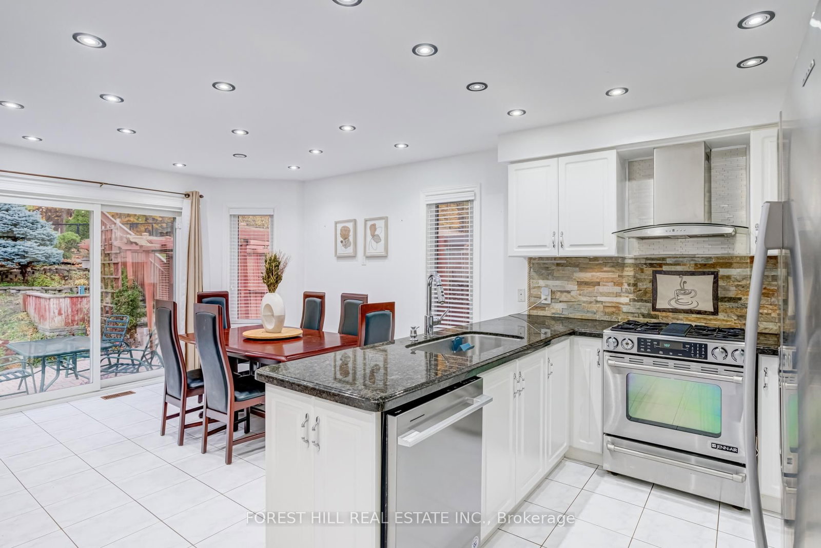 Listing Image 8