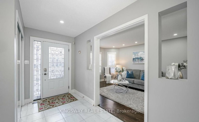 5103 Silverwater Mill Cres, Mississauga, L5V 2B2 | Image 2