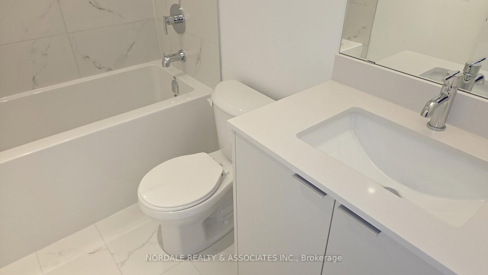 Condo for lease at 213-6 Chartwell Road, Toronto, Ontario, M8Z 0H2 - Stonegate-Queensway - MLS: W12760800