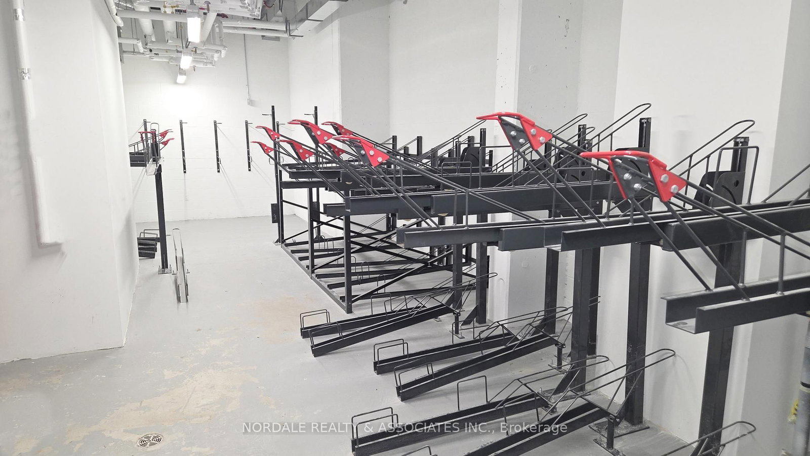 Condo for lease at 213-6 Chartwell Road, Toronto, Ontario, M8Z 0H2 - Stonegate-Queensway - MLS: W12760800