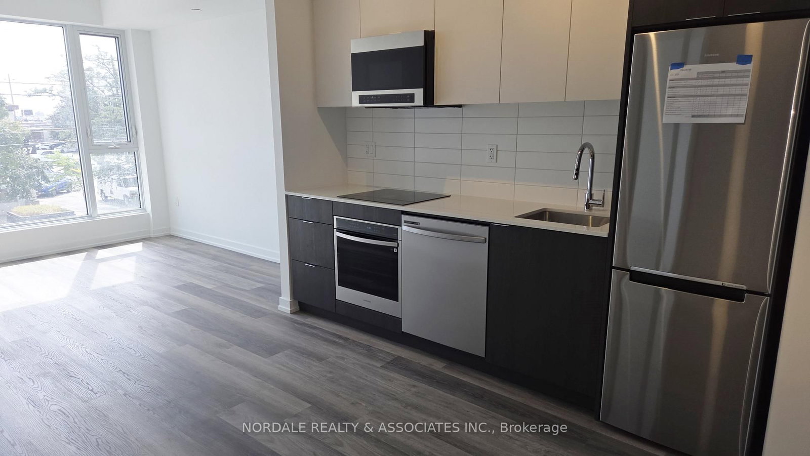 Condo for lease at 213-6 Chartwell Road, Toronto, Ontario, M8Z 0H2 - Stonegate-Queensway - MLS: W12760800