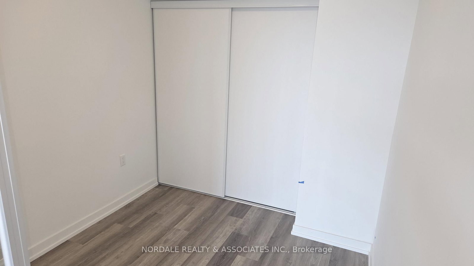 Condo for lease at 213-6 Chartwell Road, Toronto, Ontario, M8Z 0H2 - Stonegate-Queensway - MLS: W12760800