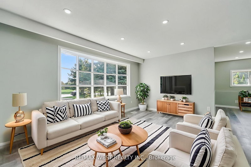 15 Lawrence Ave, Orangeville, L9W 1S5 | Image 2