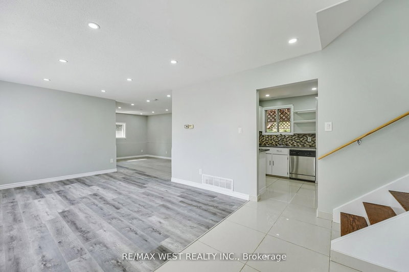 15 Lawrence Ave, Orangeville, L9W 1S5 | Image 3