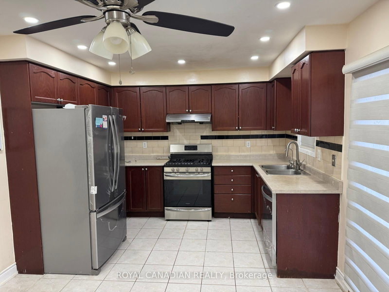 289 Edenbrook Hill Dr, Brampton, L7A 2M5 | Image 2