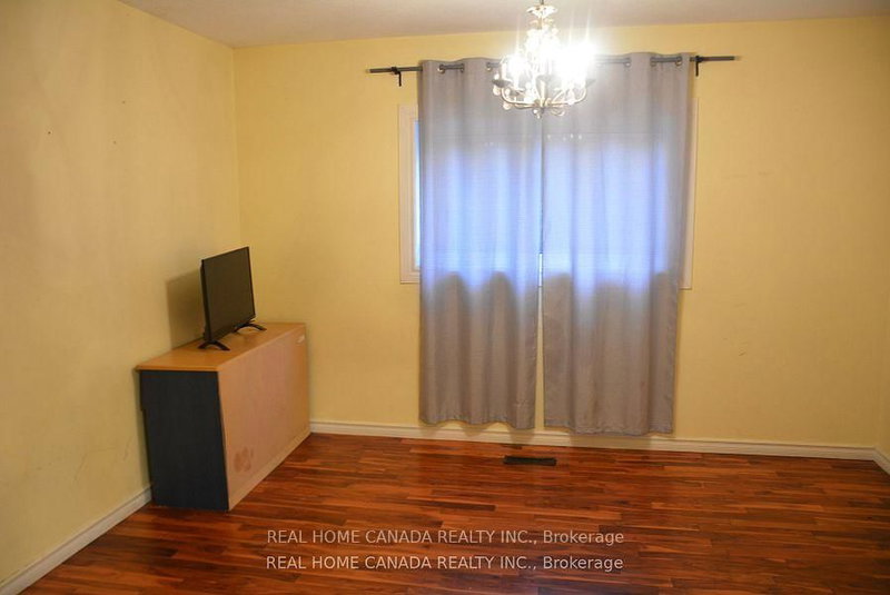 Master - 38 Chopin Cres, Brampton, L6Y 2V4 | Image 3