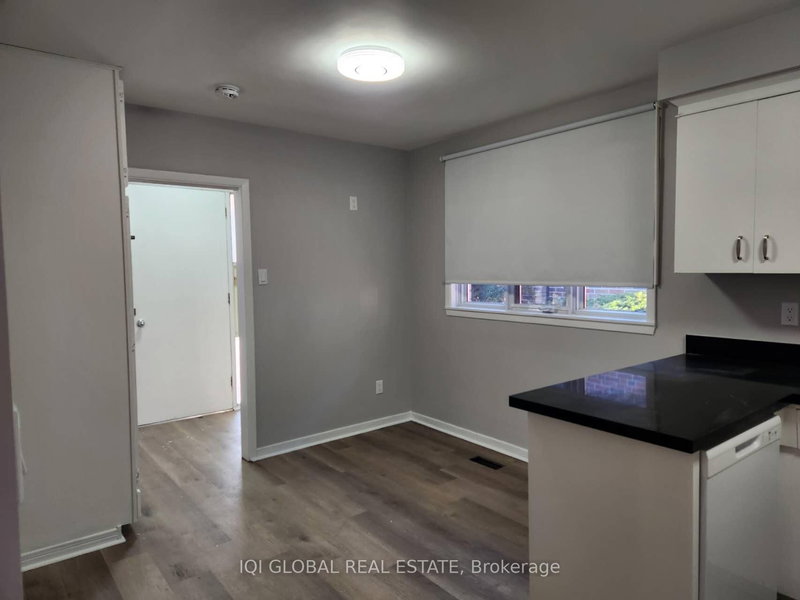 UPPER - 2143 Linby St, Mississauga, L4Y 1V6 | Image 3