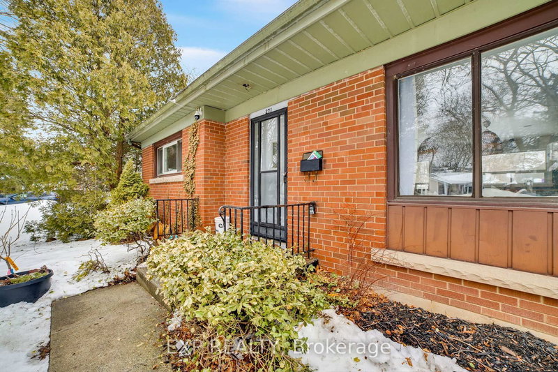 271 Linden Ave, Burlington, L7L 2P4 | Image 2