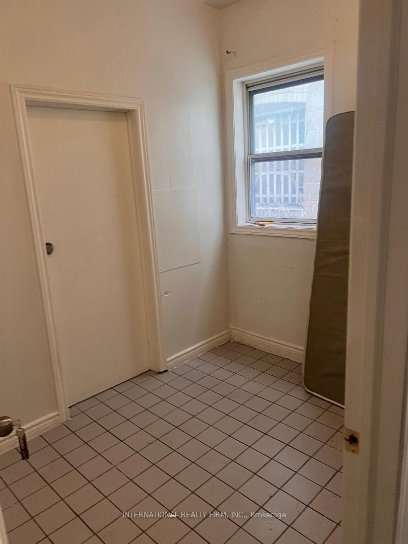 2036 WESTON Road W, Unit B - Photo 4