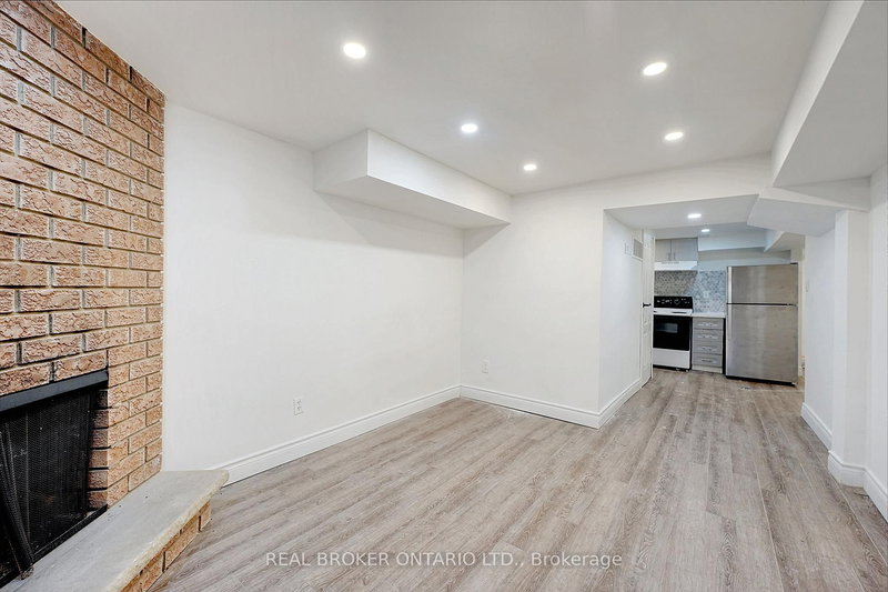 Bsmt - 1098 Sawgrass Cres, Mississauga, L5C 3V4 | Image 2