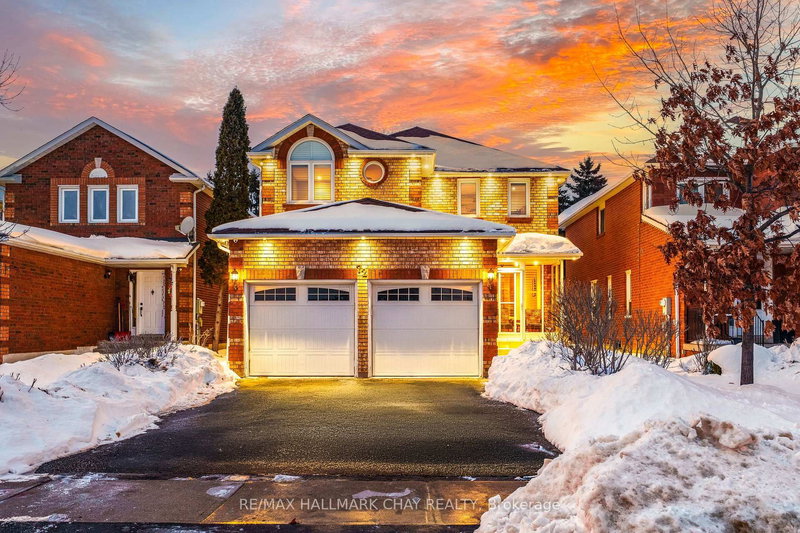 72 Ravenscliffe Crt, Brampton, L6X 4N9 | Image 2