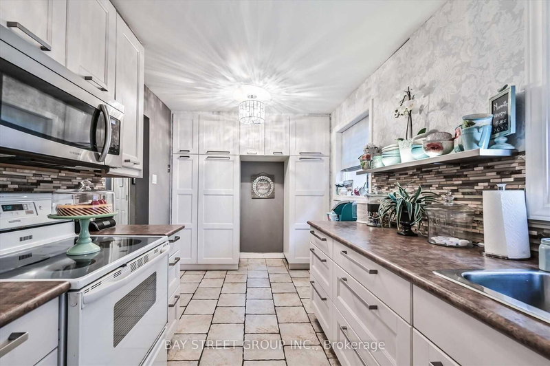 39 Barrington Cres, Brampton, L6Z 1N2 | Image 3