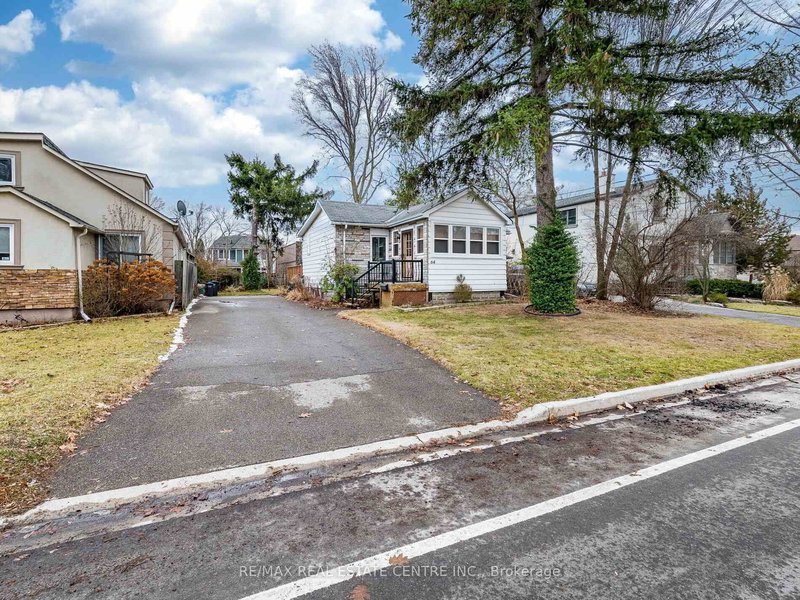 64 Eaglewood Blvd, Mississauga, L5G 1V4 | Image 3