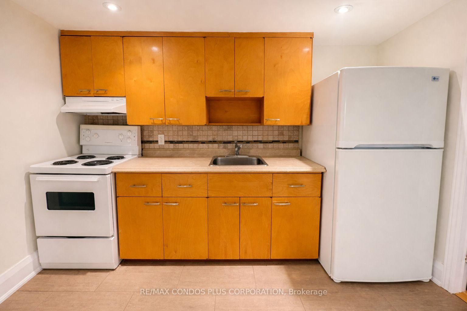 Detached House for lease at Lower Level-32 Harrow Drive, Toronto, Ontario, M6M 2X3 - Brookhaven-Amesbury - MLS: W12765100