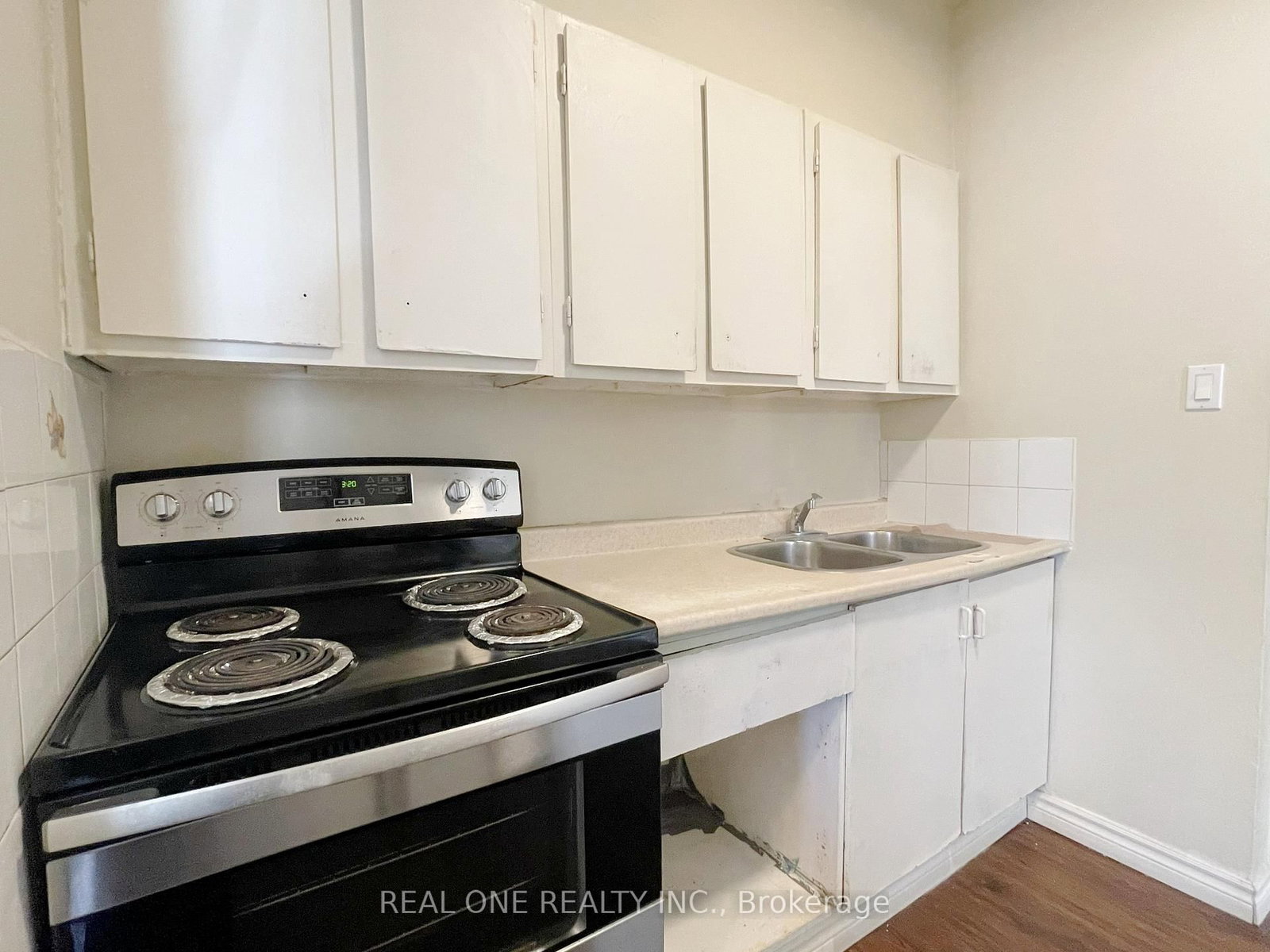 Semi-Detached House for lease at 102 Twenty Fifth Street, Toronto, Ontario, M8V 3P8 - Long Branch - MLS: W12765608