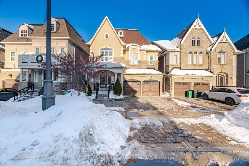 5221 Adobe Crt, Mississauga, L5M 0K8 | Image 2