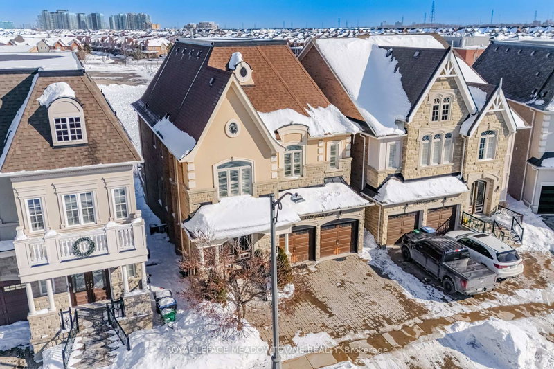 5221 Adobe Crt, Mississauga, L5M 0K8 | Image 3