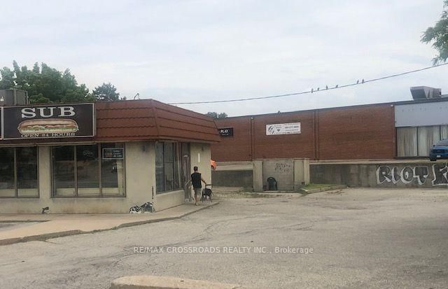 2100 Dundas Street E